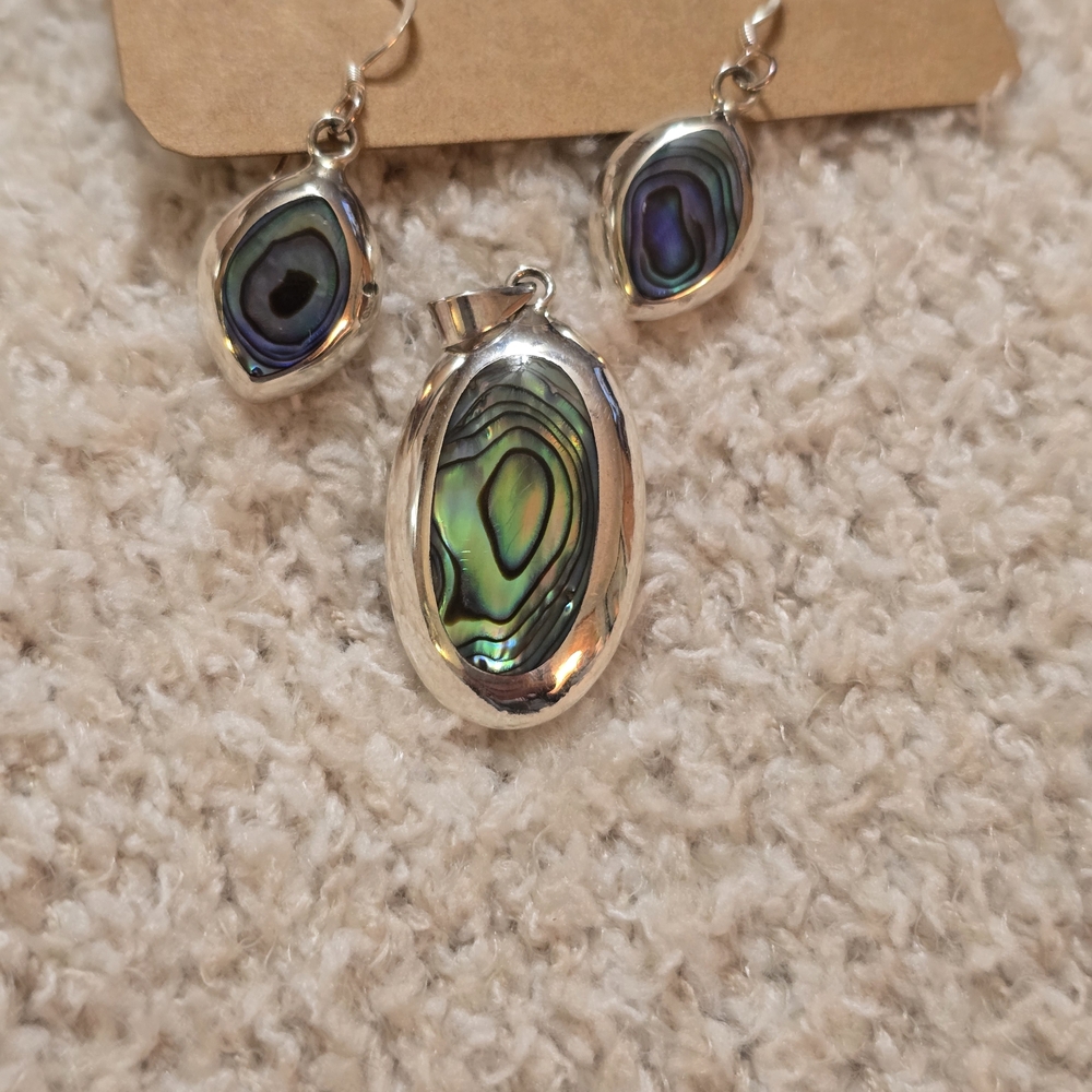 Elegant Abalone Shell & Mother Of Pearl Reversable Jewelry Set